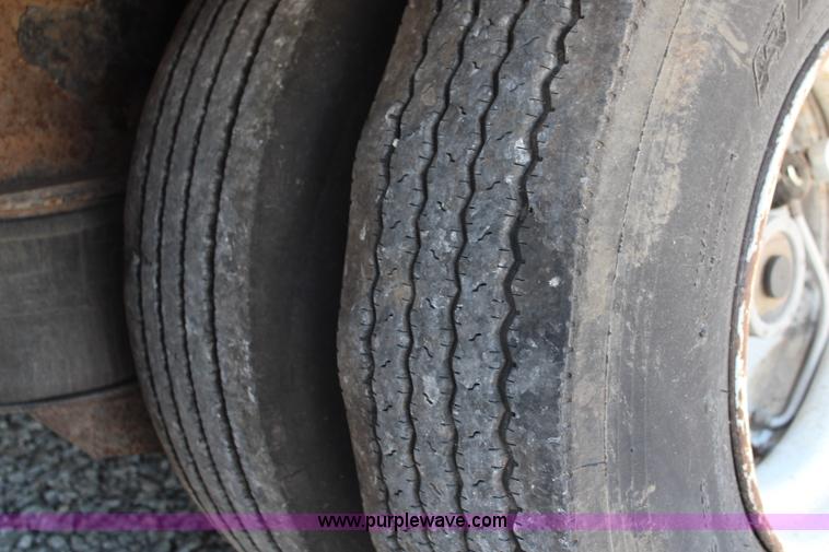 image for item J1197 2005 Trail King TK70HT-482 hydra-tail trailer