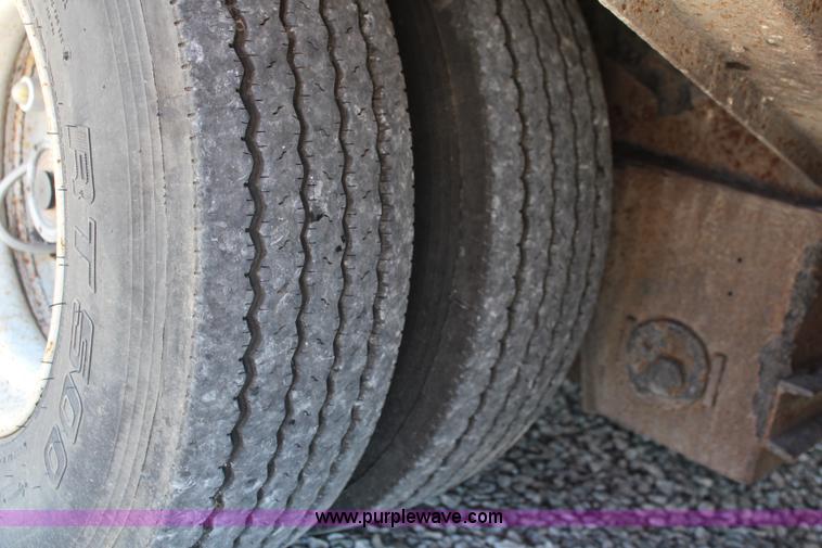 image for item J1197 2005 Trail King TK70HT-482 hydra-tail trailer