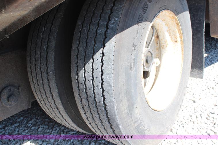 image for item J1197 2005 Trail King TK70HT-482 hydra-tail trailer