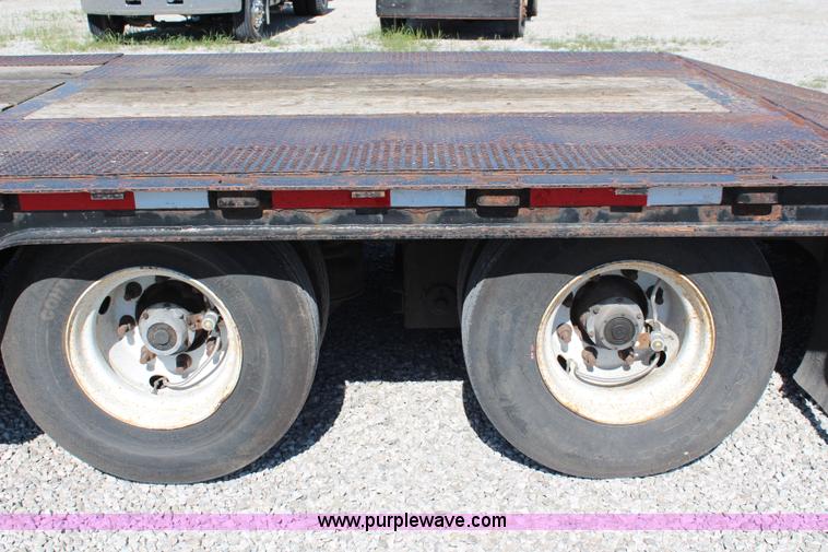 image for item J1197 2005 Trail King TK70HT-482 hydra-tail trailer