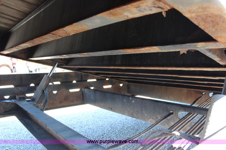 image for item J1197 2005 Trail King TK70HT-482 hydra-tail trailer