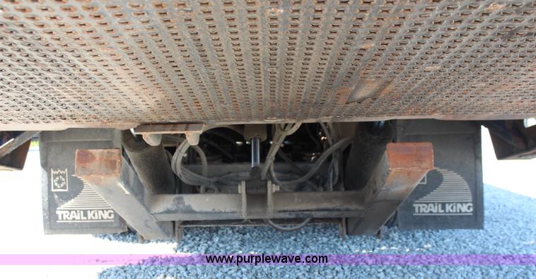 image for item J1197 2005 Trail King TK70HT-482 hydra-tail trailer