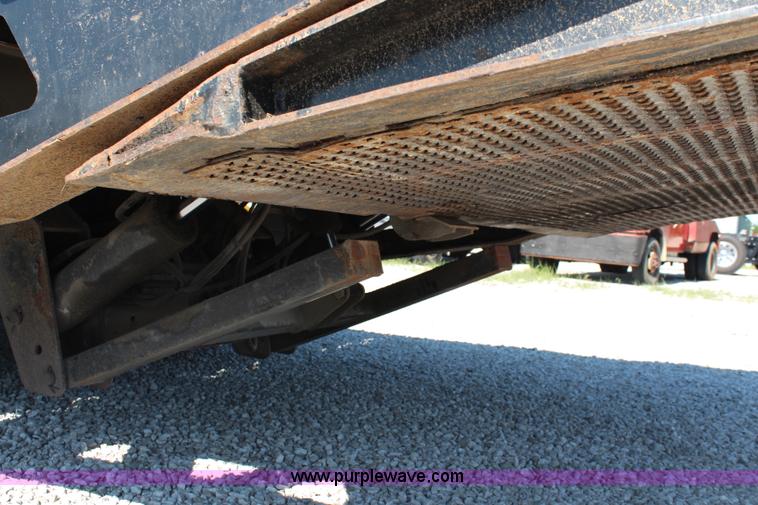 image for item J1197 2005 Trail King TK70HT-482 hydra-tail trailer