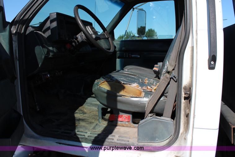 image for item J1198 1994 Chevrolet Kodiak rollback truck