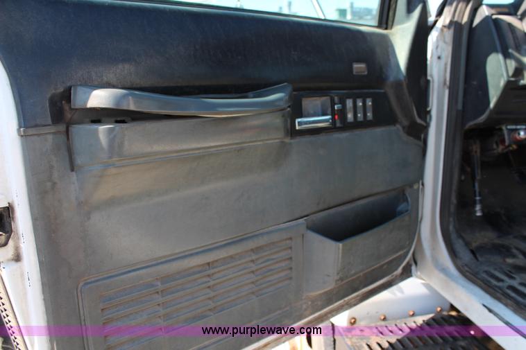 image for item J1198 1994 Chevrolet Kodiak rollback truck