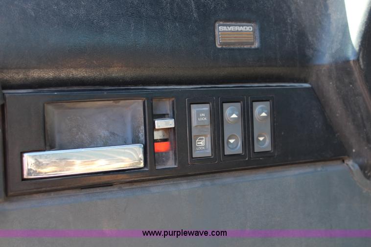 image for item J1198 1994 Chevrolet Kodiak rollback truck