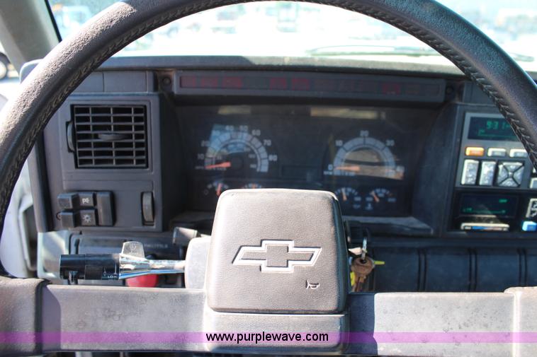 image for item J1198 1994 Chevrolet Kodiak rollback truck