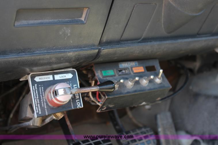 image for item J1198 1994 Chevrolet Kodiak rollback truck