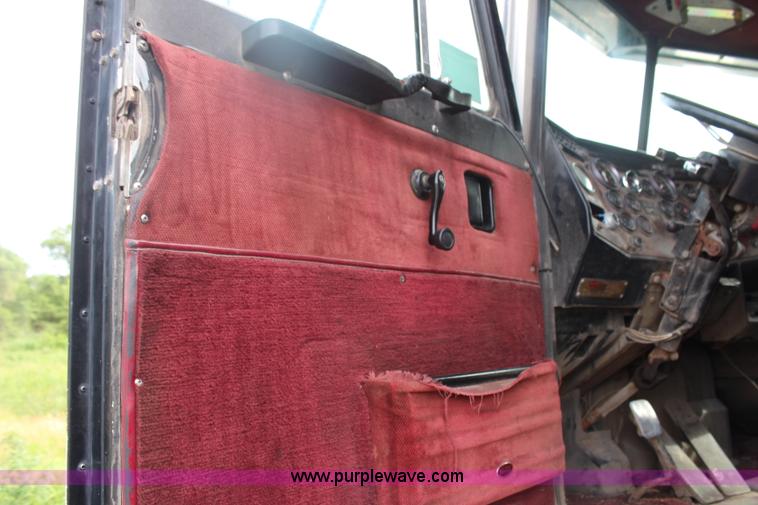 image for item J1216 1990 Peterbilt 379 dump truck