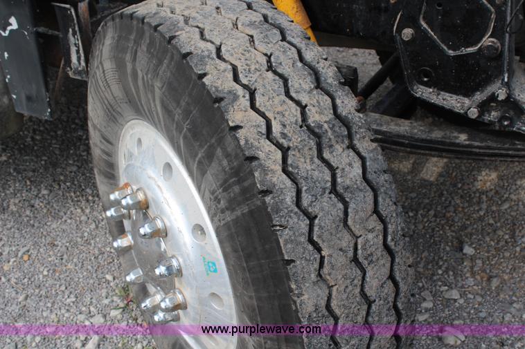 image for item J1216 1990 Peterbilt 379 dump truck