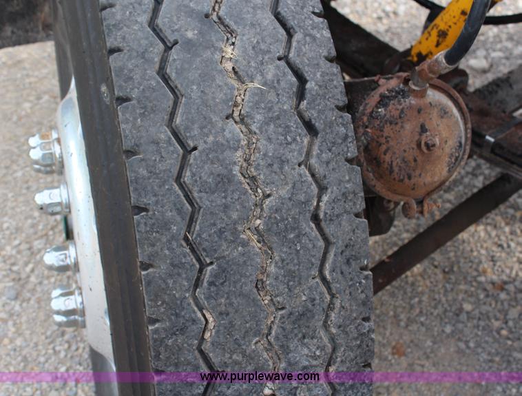 image for item J1216 1990 Peterbilt 379 dump truck