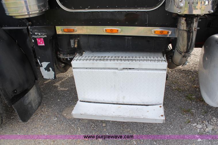 image for item J1216 1990 Peterbilt 379 dump truck