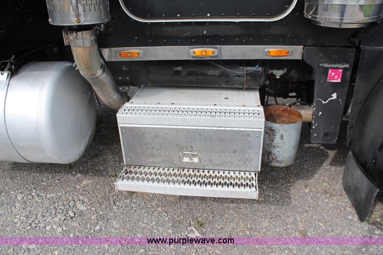 image for item J1216 1990 Peterbilt 379 dump truck