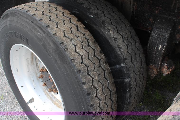 image for item J1216 1990 Peterbilt 379 dump truck