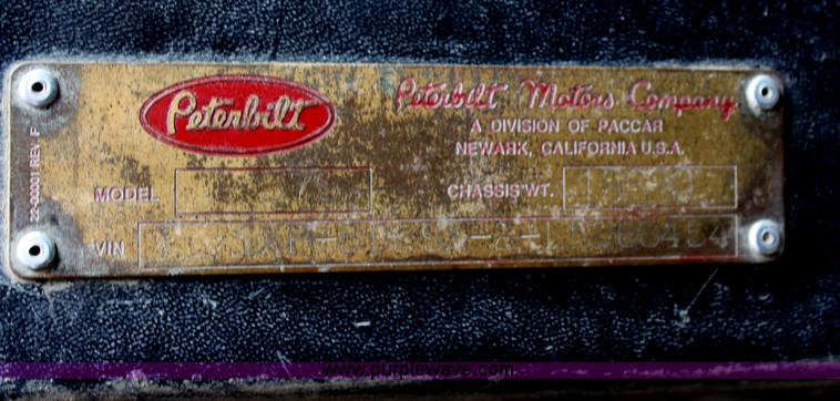 image for item J1216 1990 Peterbilt 379 dump truck