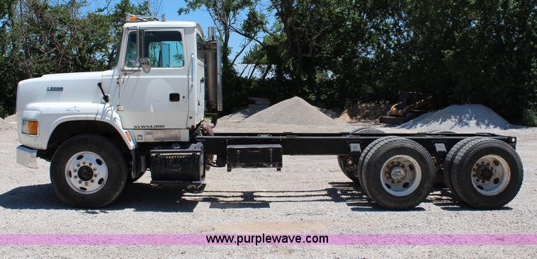 image for item J3183 1995 Ford LTS9000 cab and chassis