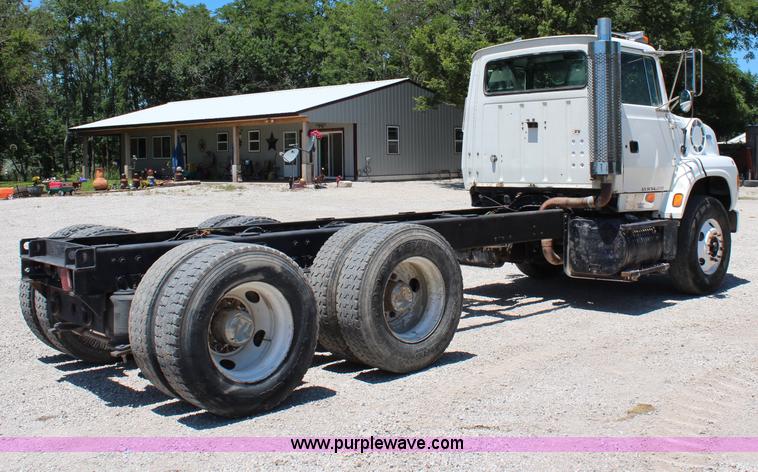 image for item J3183 1995 Ford LTS9000 cab and chassis