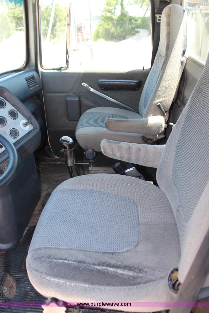 image for item J3183 1995 Ford LTS9000 cab and chassis