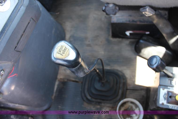 image for item J3183 1995 Ford LTS9000 cab and chassis