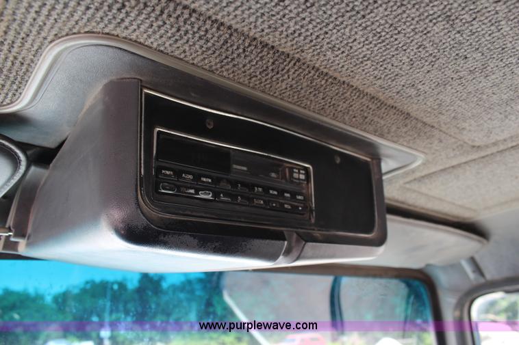 image for item J3183 1995 Ford LTS9000 cab and chassis