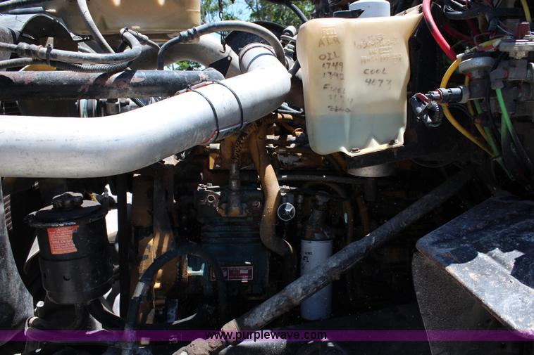 image for item J3183 1995 Ford LTS9000 cab and chassis