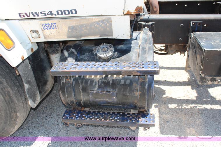 image for item J3183 1995 Ford LTS9000 cab and chassis