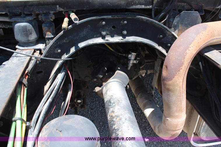 image for item J3183 1995 Ford LTS9000 cab and chassis