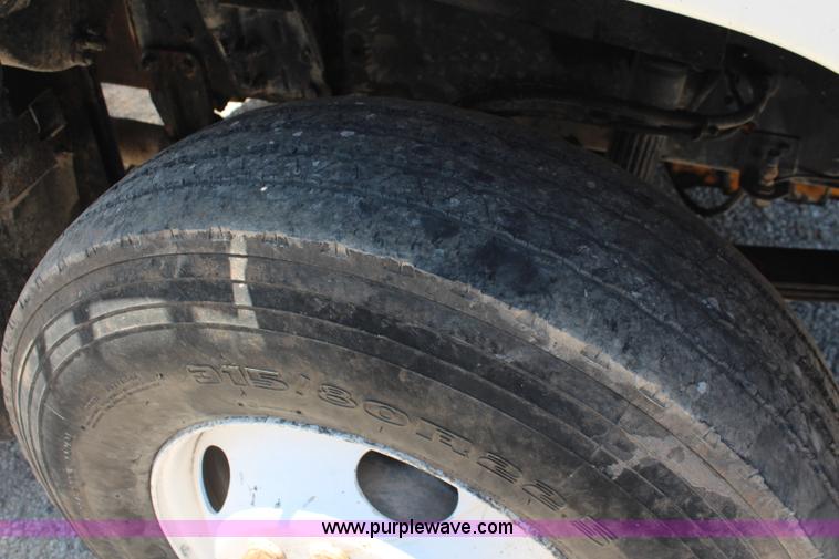 image for item J3183 1995 Ford LTS9000 cab and chassis