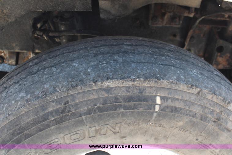 image for item J3183 1995 Ford LTS9000 cab and chassis