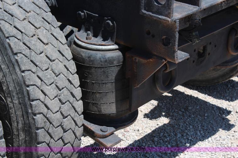 image for item J3183 1995 Ford LTS9000 cab and chassis