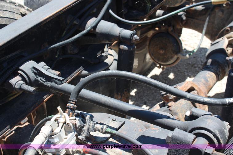 image for item J3183 1995 Ford LTS9000 cab and chassis