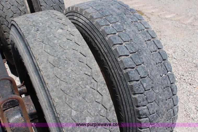 image for item J3183 1995 Ford LTS9000 cab and chassis