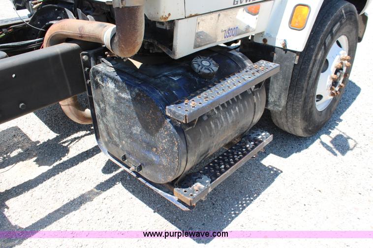 image for item J3183 1995 Ford LTS9000 cab and chassis