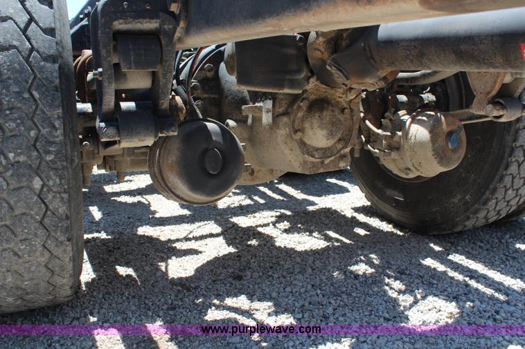 image for item J3183 1995 Ford LTS9000 cab and chassis