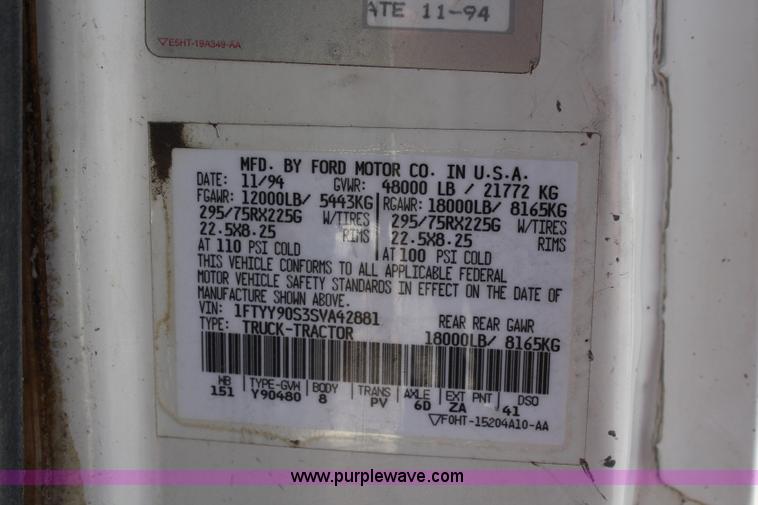 image for item J3183 1995 Ford LTS9000 cab and chassis