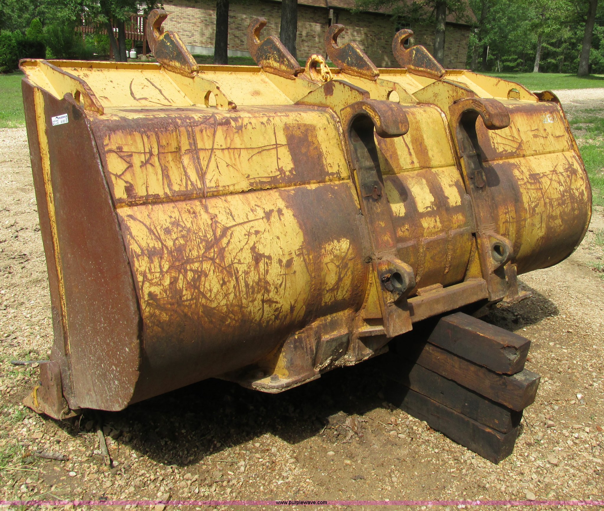 Balderson quick attach 963 bucket system in St. Clair, MO Item AN9031