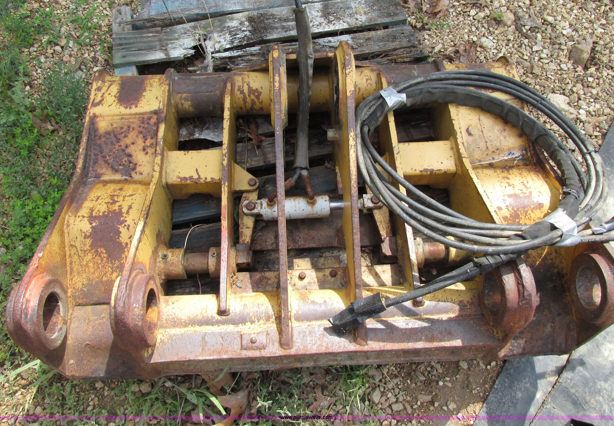 Balderson quick attach 963 bucket system in St. Clair, MO Item AN9031