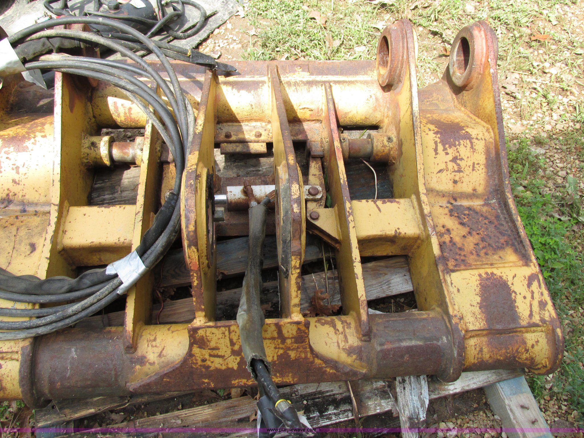 Balderson quick attach 963 bucket system in St. Clair, MO Item AN9031