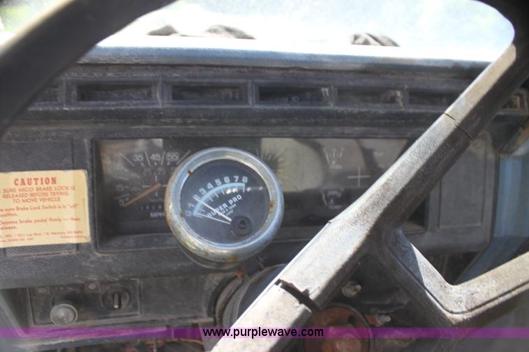 image for item AJ9404 1982 Ford F700 Honey Wagon tanker truck