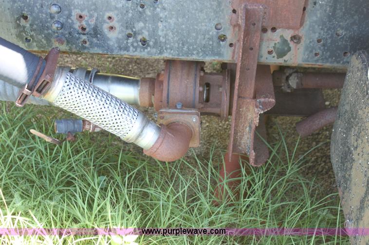 image for item AJ9404 1982 Ford F700 Honey Wagon tanker truck