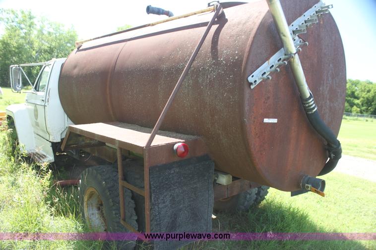 image for item AJ9404 1982 Ford F700 Honey Wagon tanker truck