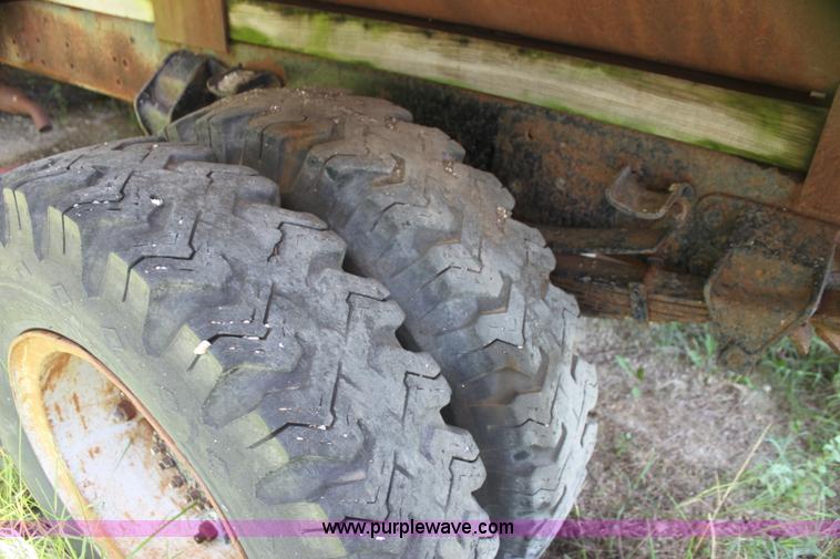 image for item AJ9404 1982 Ford F700 Honey Wagon tanker truck