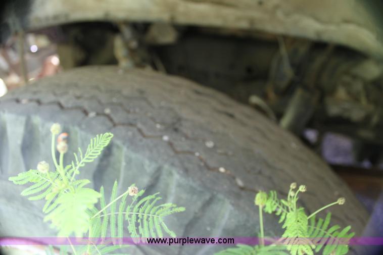 image for item AJ9404 1982 Ford F700 Honey Wagon tanker truck