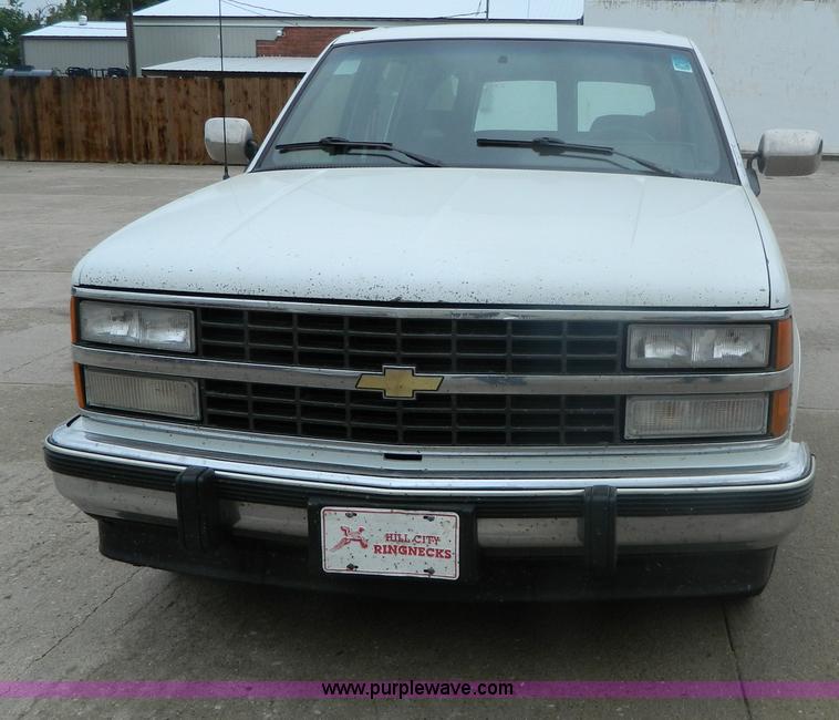 image for item AX9731 1993 Chevrolet Suburban C1500 SUV