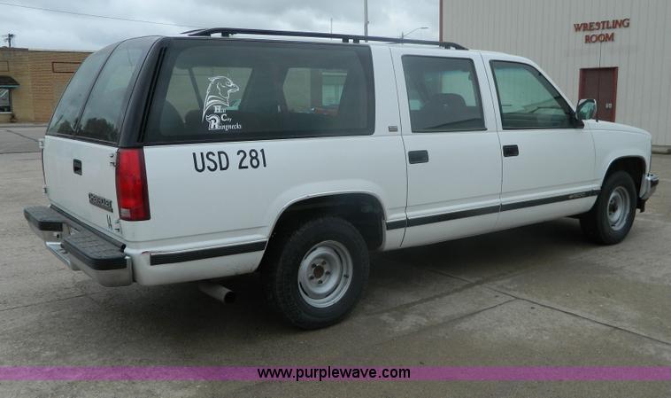 image for item AX9731 1993 Chevrolet Suburban C1500 SUV