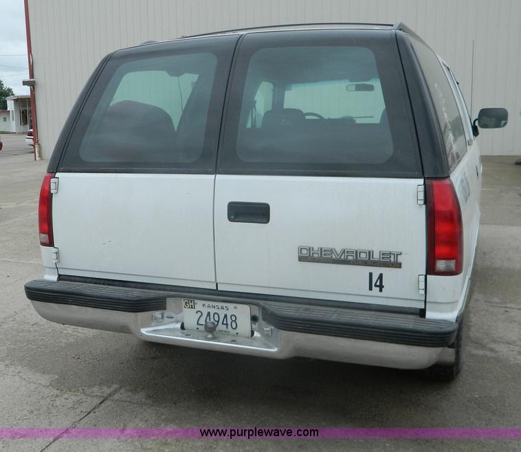image for item AX9731 1993 Chevrolet Suburban C1500 SUV