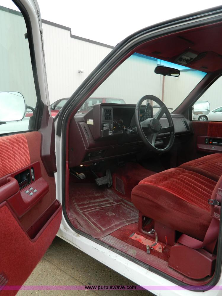 image for item AX9731 1993 Chevrolet Suburban C1500 SUV