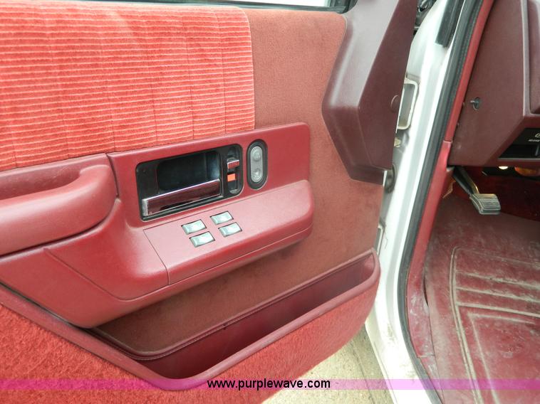 image for item AX9731 1993 Chevrolet Suburban C1500 SUV