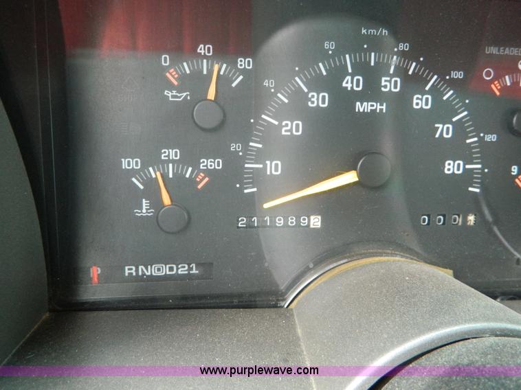 image for item AX9731 1993 Chevrolet Suburban C1500 SUV