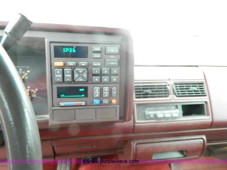 image for item AX9731 1993 Chevrolet Suburban C1500 SUV